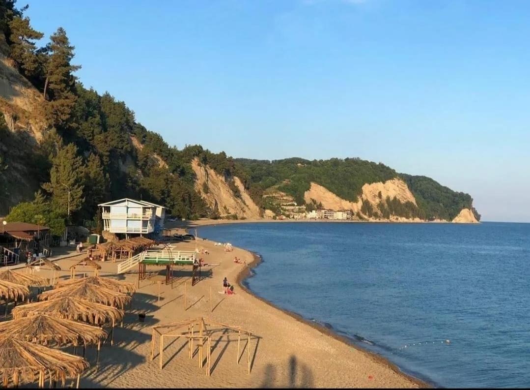Zolotaya Buhta 10 Hotell Pizunda Exteriör bild